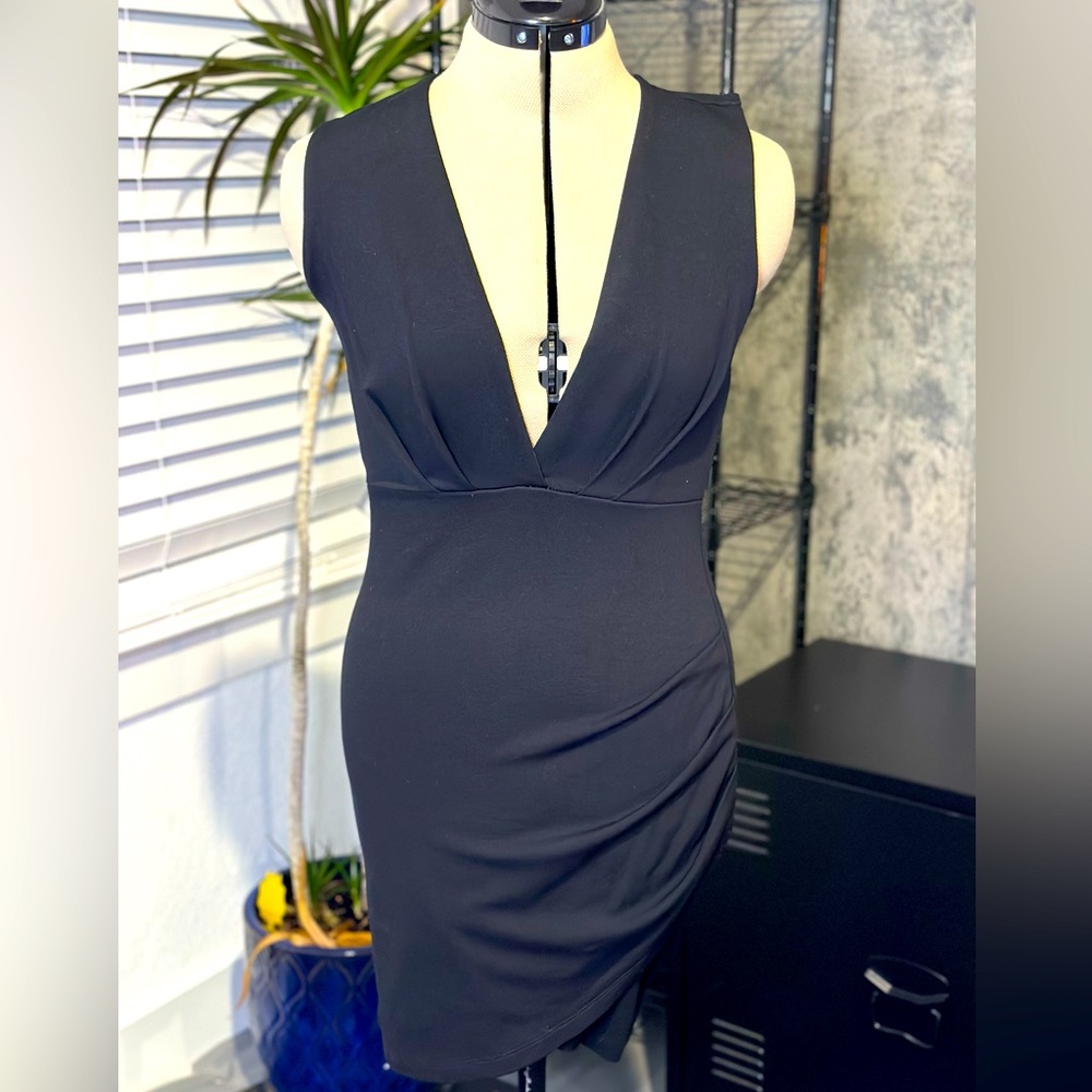 Elegant Evening Dress, deep V-neckline, style and comfort Size M